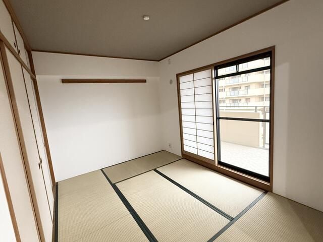 Renovated 3LDK Apartment for Sale in Izumi City, Osaka - Thumbnail 3