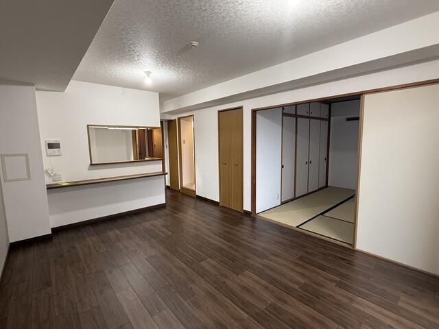 Renovated 3LDK Apartment for Sale in Izumi City, Osaka - Thumbnail 2