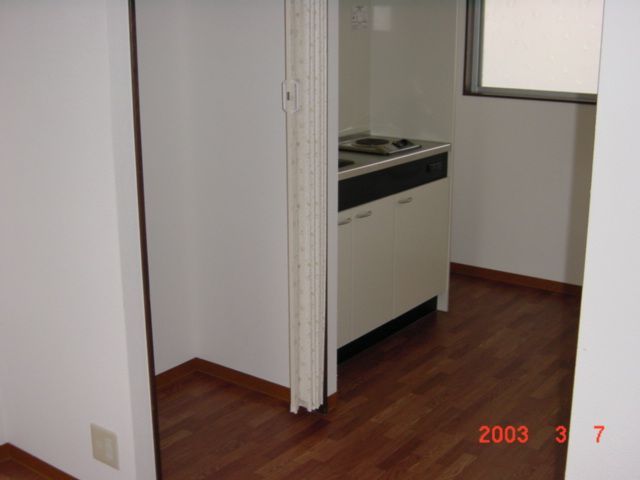 1K Apartment for Rent in Gotsu, Shimane - 25,000 Yen - Thumbnail 2