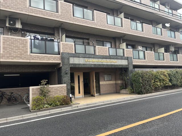 Renovated 2SLDK Apartment for Sale in Mitaka, Tokyo - Thumbnail 2
