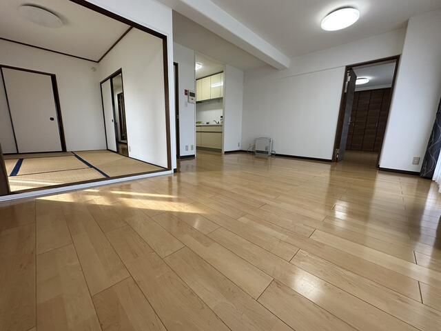 3LDK Apartment for Sale near Kyobashi Station, Osaka - Thumbnail 4