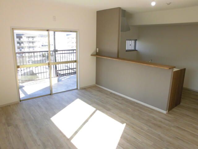 2LDK Apartment for Sale in Kashiwara, Osaka - 11.2% Yield - Thumbnail 2