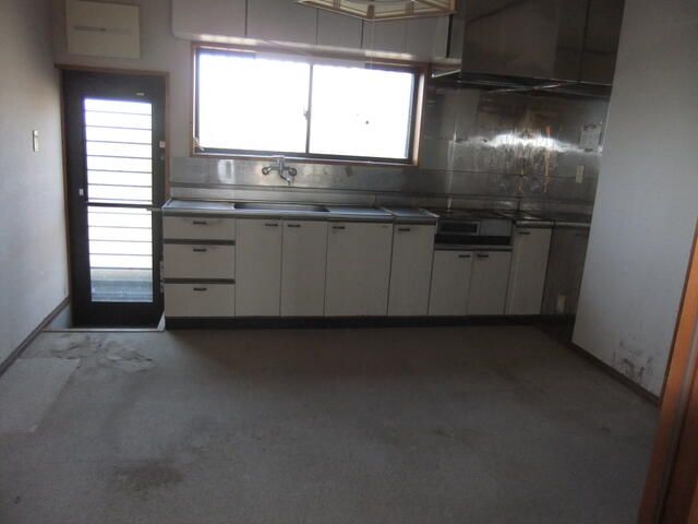 2010 4DK Single-Story House on Large Corner Lot in Toyohashi - Thumbnail 3