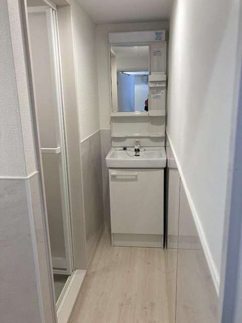 Renovated 1LDK Apartment with Dual Balconies in Setagaya, Tokyo - Thumbnail 4