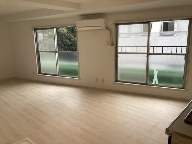 Renovated 1LDK Apartment with Dual Balconies in Setagaya, Tokyo - Thumbnail 2