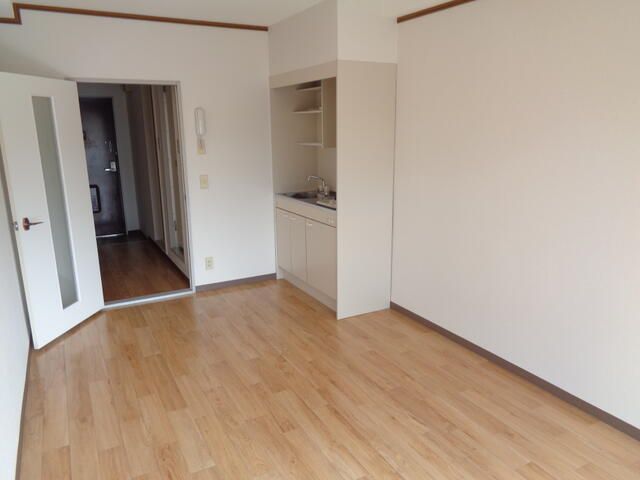 South-Facing 1R Apartment for Rent in Habikino, Osaka - No Deposit - Thumbnail 3