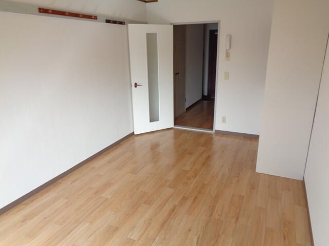 South-Facing 1R Apartment for Rent in Habikino, Osaka - No Deposit - Thumbnail 4