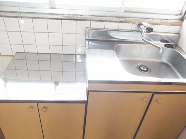 2K Apartment for Rent in Daito City, Osaka - 25,000 Yen - Thumbnail 2