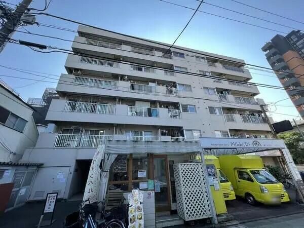 Renovated 2LDK Apartment with Wide Balcony near Ohana-chaya Station - Thumbnail 2