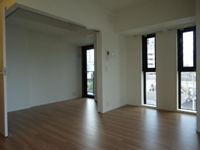 1LDK Apartment for Sale in Minami-Otsuka, Toshima, Tokyo - Thumbnail 4