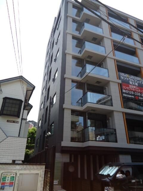 1LDK Apartment for Sale in Minami-Otsuka, Toshima, Tokyo - Thumbnail 3