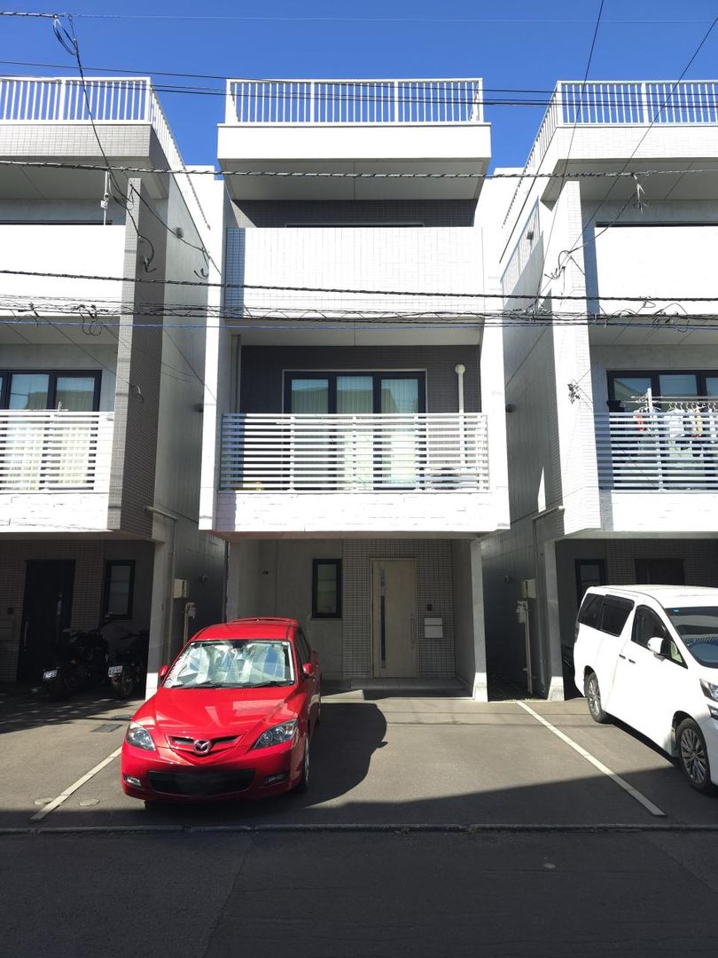 Modern 3-Story House in Sapporo's Yamanote | 3SLDK, 124.85 sqm - Thumbnail 2
