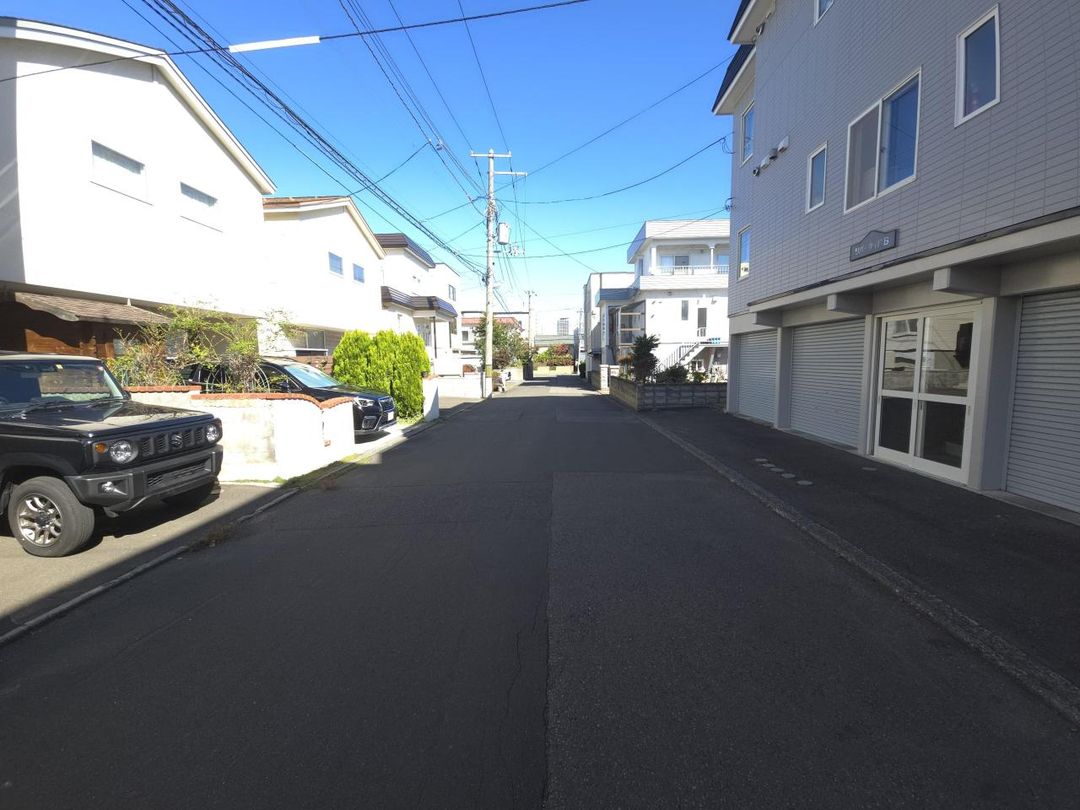 Modern 3-Story House in Sapporo's Yamanote | 3SLDK, 124.85 sqm - Image 1
