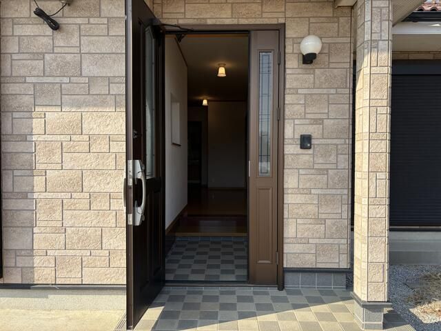 Used 2LDK House in Yachiyo-machi, Ibaraki - 95 sqm - Thumbnail 2