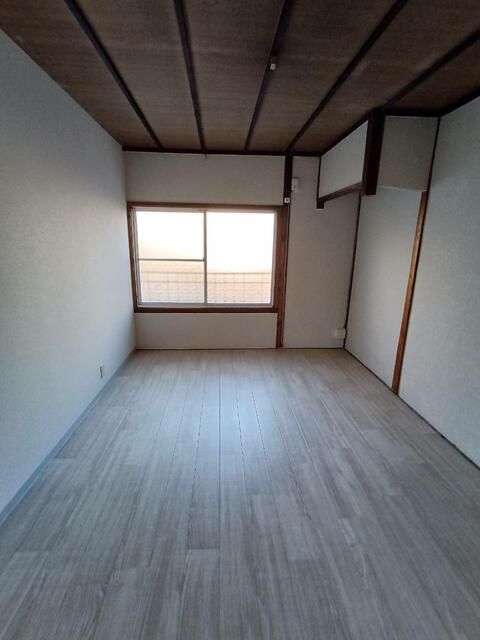 Renovated 2LDK Terrace House for Sale in Osaka's Miyakojima - Thumbnail 2