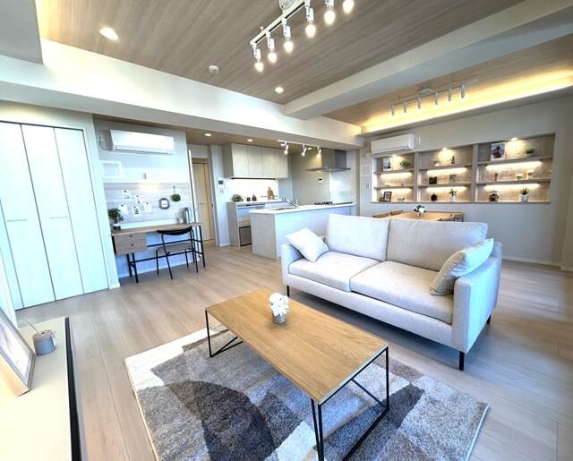 Top-Floor 2LDK Apartment for Sale in Asakusa, Tokyo - Thumbnail 3