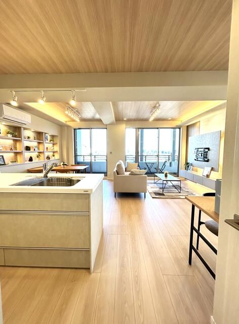 Top-Floor 2LDK Apartment for Sale in Asakusa, Tokyo - Thumbnail 4