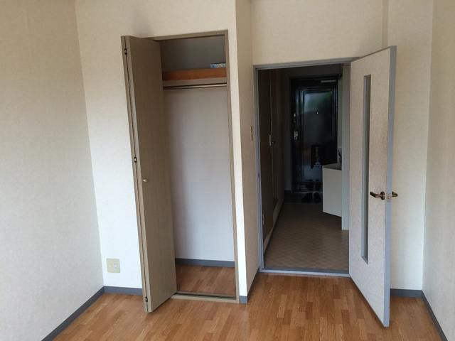 1K Apartment for Rent near Taishibashi-Imaichi Station, Osaka - Thumbnail 2
