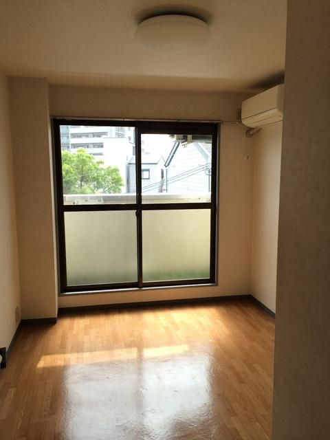 1K Apartment for Rent near Taishibashi-Imaichi Station, Osaka - Thumbnail 3
