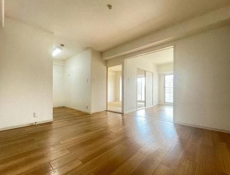 Renovated 3LDK Apartment for Sale in Higashiosaka, Osaka - Thumbnail 4