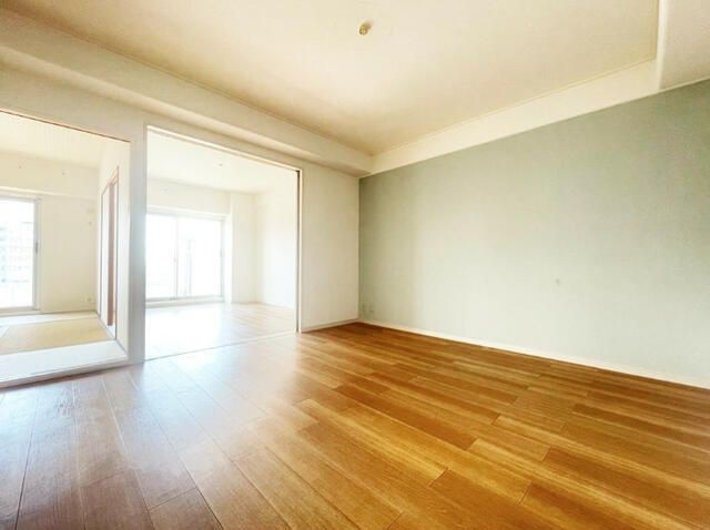 Renovated 3LDK Apartment for Sale in Higashiosaka, Osaka - Thumbnail 2