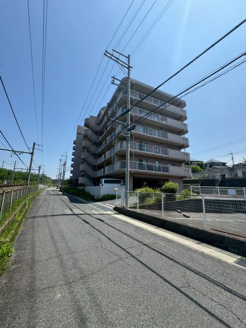 Renovated 3LDK Apartment for Sale Near Shin'ie Station, Sennan - Thumbnail 3