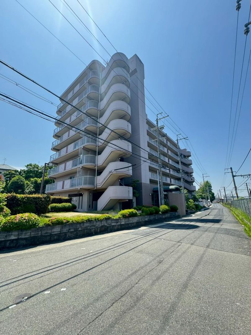 Renovated 3LDK Apartment for Sale Near Shin'ie Station, Sennan - Thumbnail 2