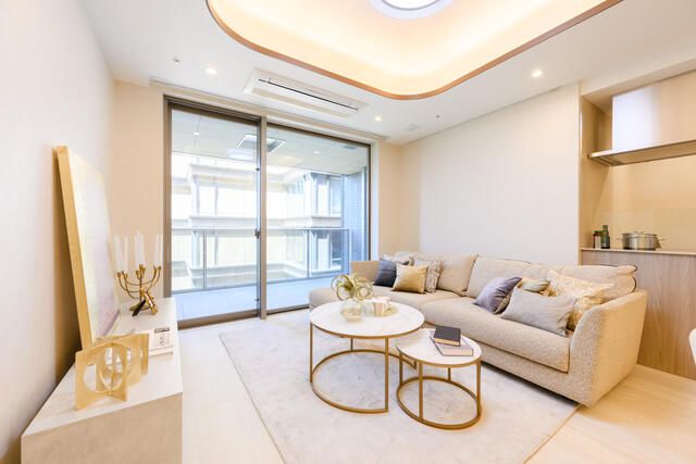 Mita Garden Hills Park Mansion 3LDK for Sale in Minato, Tokyo - Thumbnail 2