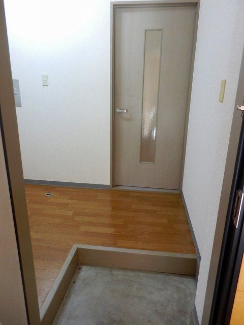1K Apartment for Rent in Hikone, Shiga - 35,000 Yen - Thumbnail 2