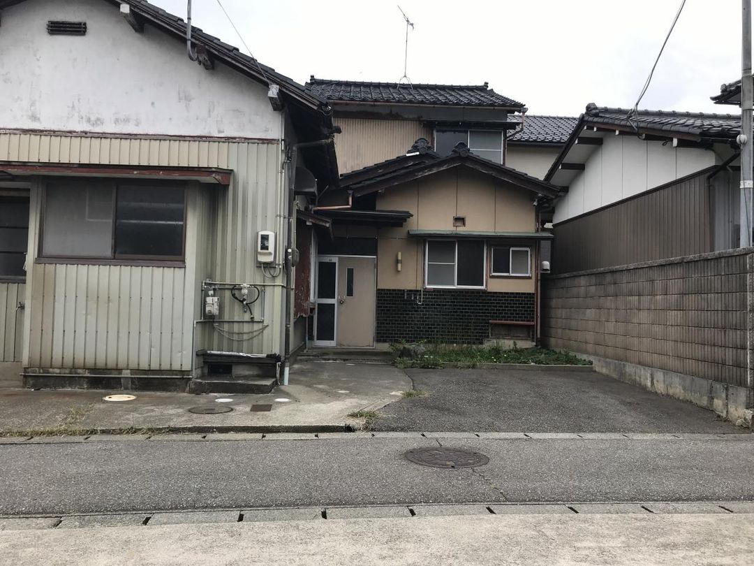 6DK Detached House for Sale in Komatsu, Ishikawa - Thumbnail 3