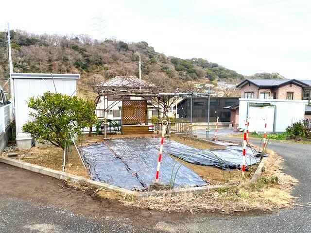 52 sqm Land Plot in Hayama, Kanagawa - Ideal for Garden or Parking - Thumbnail 3