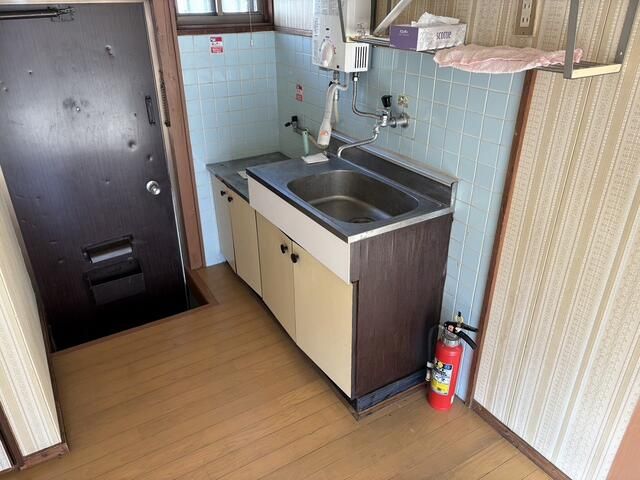 1K Apartment for Rent in Kirishima, Kagoshima - 18,000 JPY - Thumbnail 2