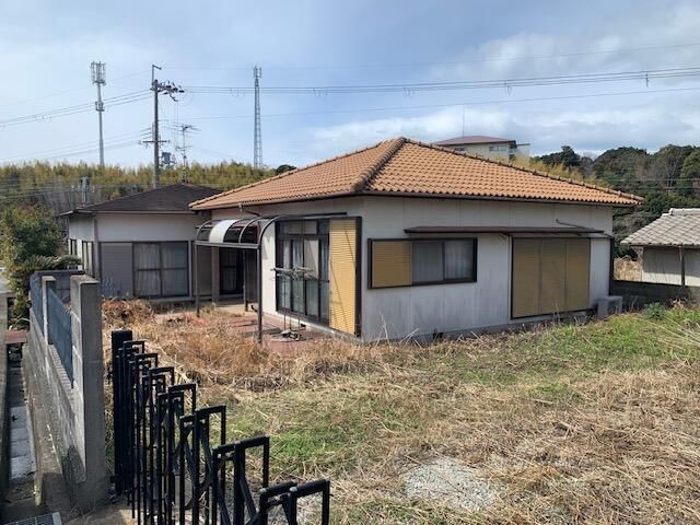3DK House on Large Corner Lot in Hannan, Osaka with Annex - Thumbnail 2