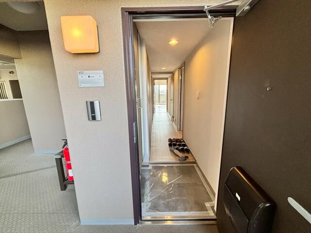 Renovated 3LDK Apartment for Sale in Kadoma, Osaka - Thumbnail 2