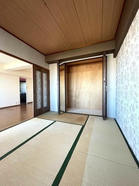 15th Floor 3LDK Apartment for Sale in Moriguchi, Osaka - Thumbnail 4