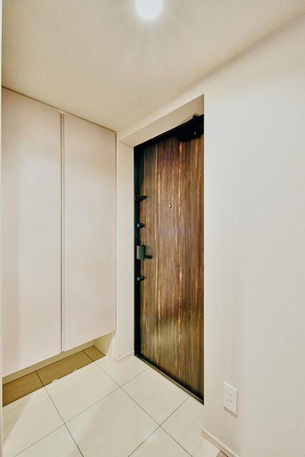 Designer Furnished 1K Apartment in Morinomiya Central, Osaka - Thumbnail 3