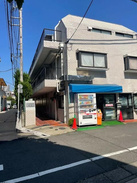 3DK Apartment for Sale in Nakano, Tokyo with 5.03% Yield - Thumbnail 2