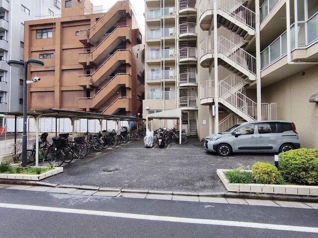 Top-Floor 2DK Apartment with Roof Balcony in Arakawa, Tokyo - Thumbnail 4