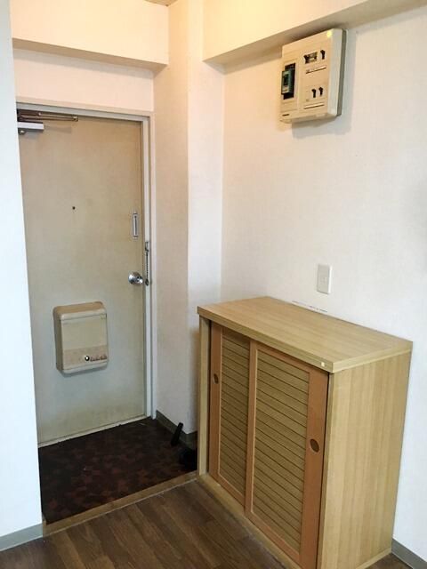 1DK Investment Condo for Sale in Nakano, Tokyo - Near Nakano-shimbashi Stn - Thumbnail 3
