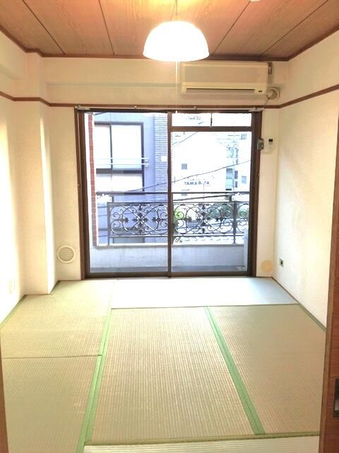 1DK Investment Condo for Sale in Nakano, Tokyo - Near Nakano-shimbashi Stn - Thumbnail 4
