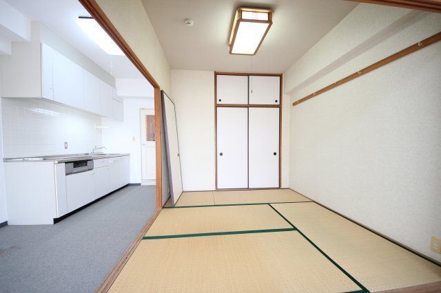 1LDK Apartment for Sale in Moriyama, Shiga with Lake Biwa Access - Thumbnail 4