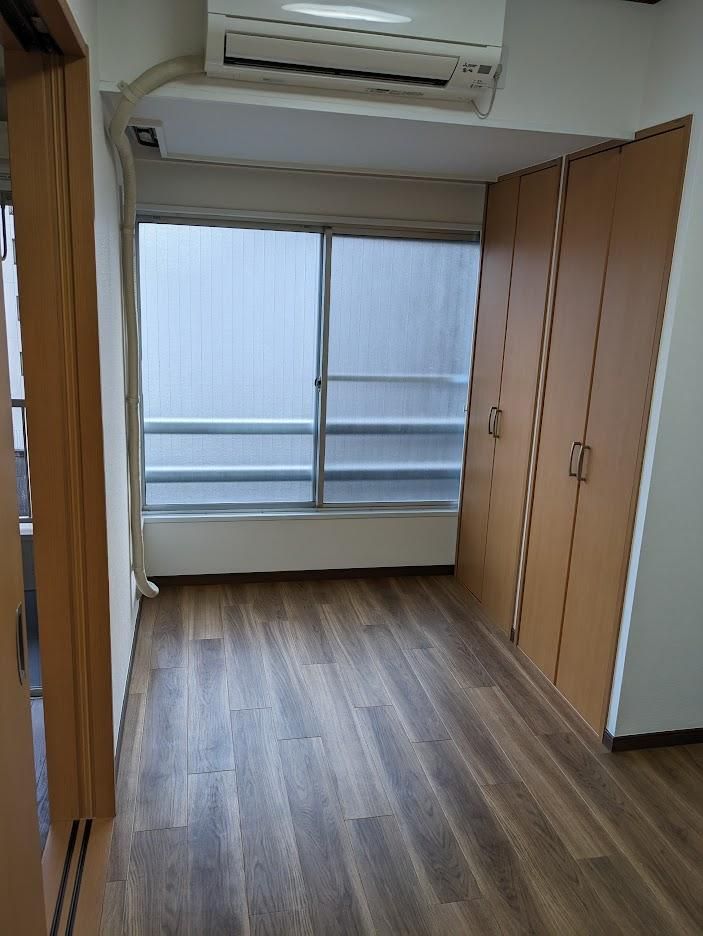 Renovated 2LDK Apartment in Chiyoda, Tokyo | 59 sqm, River Views - Thumbnail 4