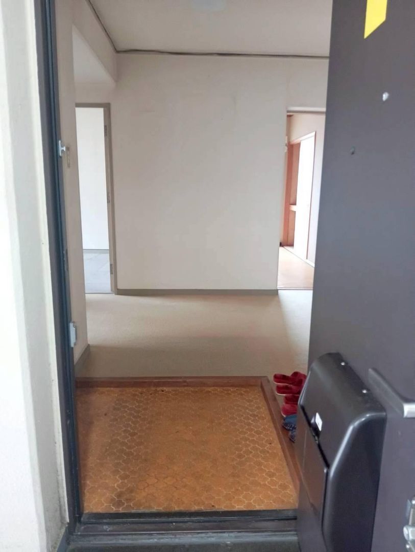 5DK Apartment for Sale in Sakai, Osaka with Dual Balconies - Thumbnail 3