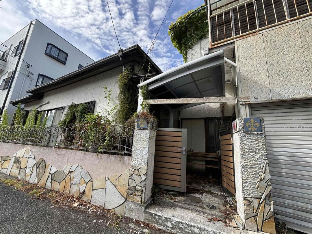 4LDK Single-Story House for Sale in Yokosuka, Kanagawa - Image 1