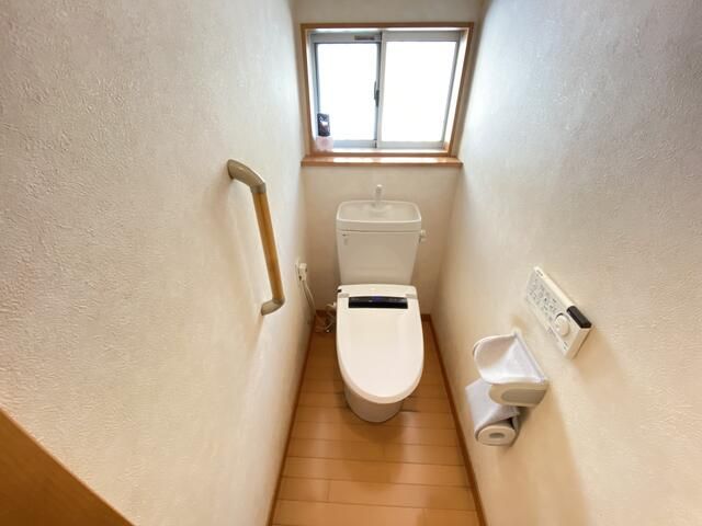 4LDK House with 2 Parking Spaces for Sale in Yokosuka - Thumbnail 3