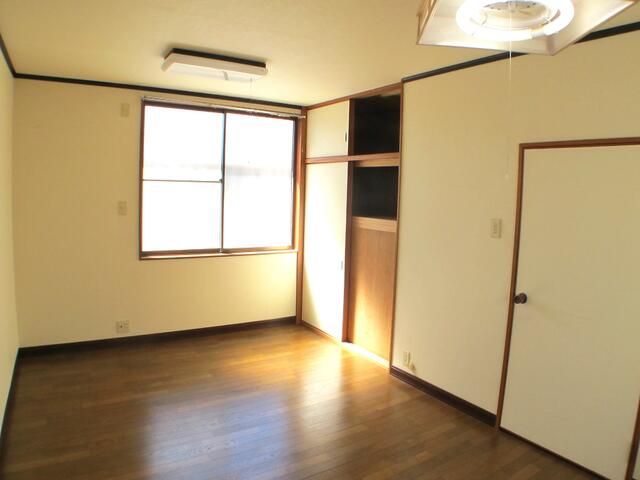 1931 Wooden House for Sale in Osaka with 11.5% Yield - Thumbnail 3