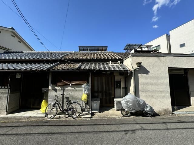 1931 Wooden House for Sale in Osaka with 11.5% Yield - Image 1