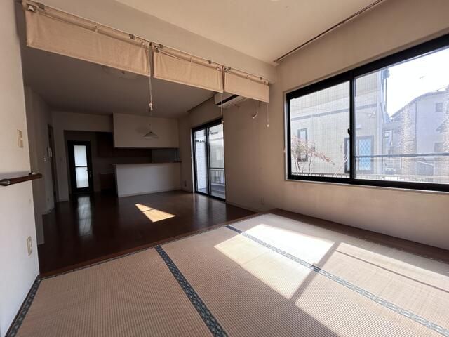 4LDK House for Sale in Hadano, Kanagawa - Quiet Residential Area - Thumbnail 2
