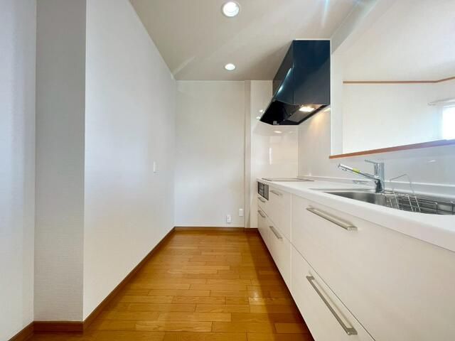 Renovated 5SLDK House for Sale in Ebetsu, Hokkaido - Thumbnail 2