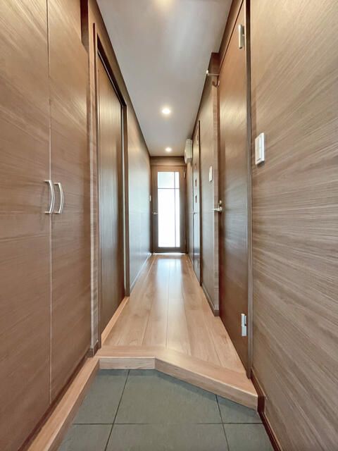 2LDK Apartment for Sale in Shinjuku, Tokyo with Dual Balconies - Thumbnail 2